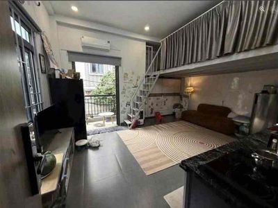 Ban Công Sát Metro, Q1, HIU , UEF, ở được 2-3 Người, Điện Nước Rẻ