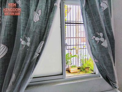 trống lại chdv studio ban công , cửa sổ, thang Máy.