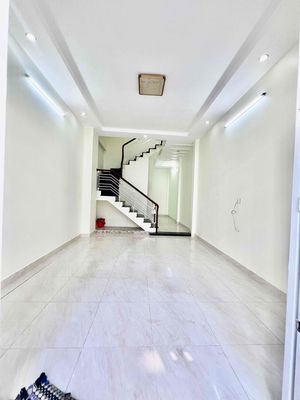 Cho Thuê Nhà Rẻ Ngay Ngã Tư Ga DT 110m2 1Trệt 1Lầu 2Pn 2Wc Gần Cầu Đồg