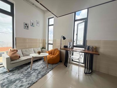 phòng đẹp , nhiều cửa sổ thoáng mát, có gác lửng