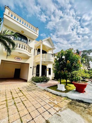 Cho Thuê Biệt Thự DT 600m2 1Trệt 2Lầu 3Pn 4Wc Rộng Rải Hợp Ở Làm Kho