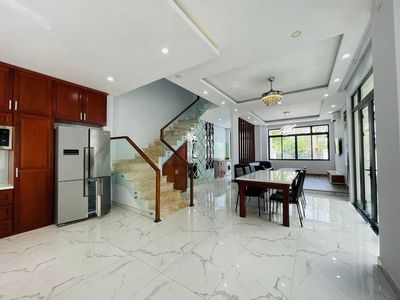 Cho thuê biệt thự 7x18m 3L4PN gần Đỗ Xuân Hợp, Cầu Năm Lý