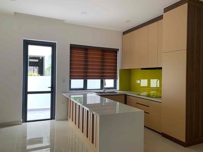 Cho thuê nhà phố Đông Tăng Long, nội thất cơ bản, nhà mới sạch đẹp