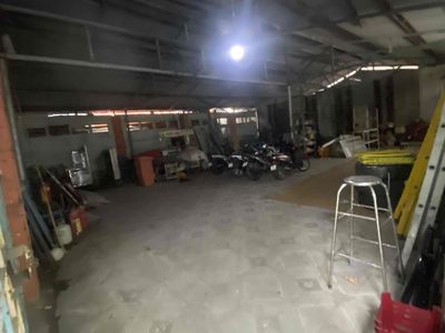 Kho chứa đồ hơn 400m2 kê bên Lâm Văn Bền