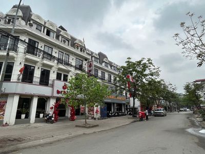 Cho thuê liền kề Phùng Khoang 80 m2 x 5T, tiện kinh doanh , đào tạo