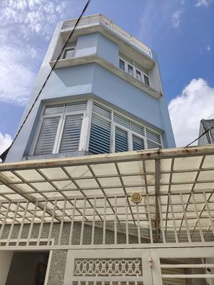 nhà 3 lầu 4pn, có vài máy lạnh sạch sẽ vào ở ngay hẻm 3m yên tĩnh 
