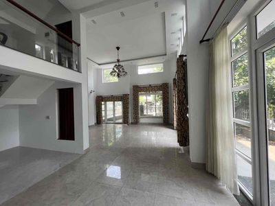 Biệt thự Gia Hoà góc 2MT 10x22 3 lầu 4pn 5wc Đỗ Xuân Hợp- Phước Long