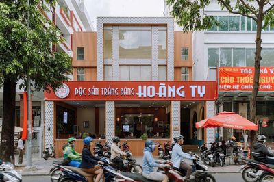 CHO THUÊ MT ĐƯỜNG MẠC ĐĨNH CHI Q1 13X36M 200TR