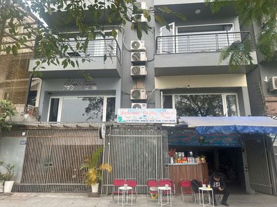Cho thuê Căn Hộ vừa ở vừa Kinh Doanh. View Hồ.