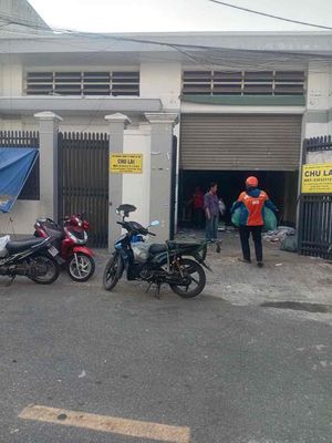 NHÀ XƯỞNG CÓ VĂN PHÒNG CHO SẾP(10x25) Đường xe tải