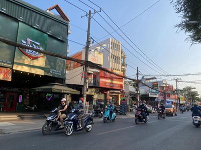 Căn góc MT Phan Huy Ích P12, ngay Emart, DT 8x30m, 1 lầu, giá 70tr/th