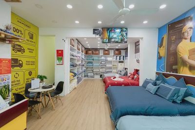 Nhà mặt phố Nguyễn Khang rộng 70m xây 4 tầng vỉa hè rộng kinh doanh