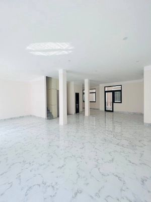 CHO THUÊ TẦNG NHÀ PHỐ VINHOMES 144M2 THANG MÁY-MÁY LẠNH CHỈ 8TR/THÁNG