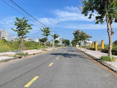 Cho thuê cặp đất 600m2 đường Nguyễn đình Thi View Sông - Hòa Xuân