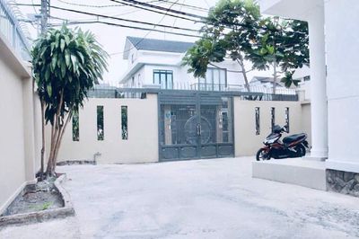 Nhà Biệt Thự MT đường số 6, P Hiệp Bình Chánh, TP Thủ Đức: 10mx20m