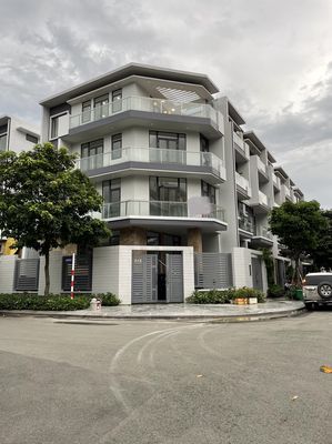 Cho thuê căn góc Vạn Phúc city 8.5x17m DTSD 350m2  42tr có thang máy
