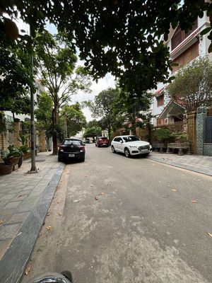 cho thuê nhà riêng ngõ 40 Ngụy Như Kom Tum, diện tích 60m2/tầng, 5pn