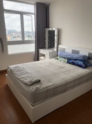 Cho thuê căn hộ Giai Việt 2PN 2WC 82M2 có 1 số nội thất 