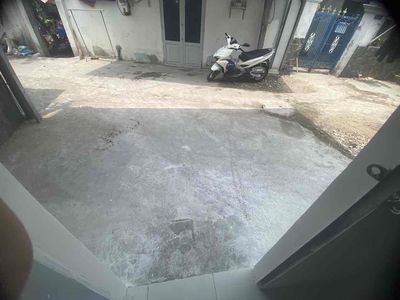 Nhà cấp 4 trống, cho nuôi thú cưng