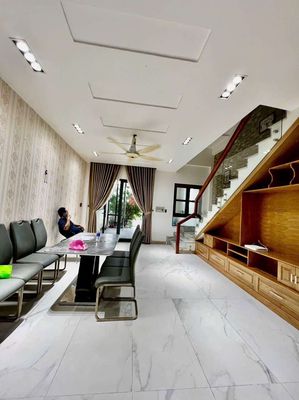 CHO THUÊ NHÀ PHỐ SENTURIA VƯỜN LÀI