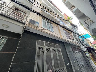 Nhà riêng ngõ phố đại từ gần chợ đại từ dt32m2x4t giá 10tr