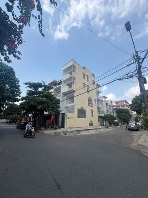 Cho thuê nhà Góc 2 MT mới 100% DT 4x16 XD 1 hầm 1 trệt 3 lầu . Giá 25