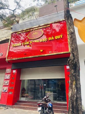 Cho thuê nhà 3 Tầng MẶT PHỐ NGUYỄN KHANG -VỊ TRÍ ĐẮC ĐỊA - KINH DOANH