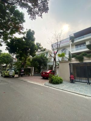 Cho thuê nguyên căn biệt thự Vườn Đào, Tây Hồ