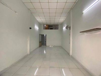 Chính chủ cho thuê nguyên căn đường Đô Đốc Long 4.1x18.5m trống suốt