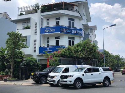 Biệt thự 4 lầu 10x20 góc 2 mặt tiền đường kdc Gia Hoà- Phước Long q9