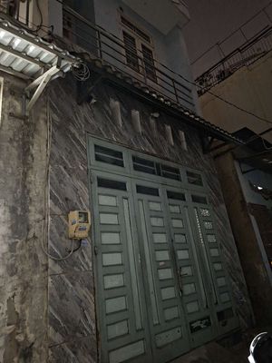 cho thuê nhà  lầu 4,5×14 có lầu đẹp 2pn 2wc xe hơi đậu cửa giá 6tr