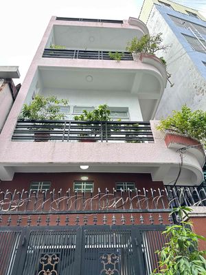 Cho thuê nhà Hẻm 922 CMT8- (5.9 x 11m ) 3 Tầng - 4PN - Chỉ 18tr TL
