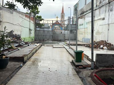 mặt bằng cho thuê 250m2 mặt tiền đường Lê Thị Hà