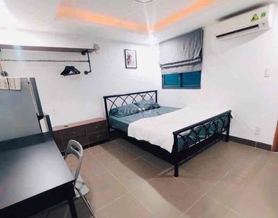 Phòng cửa sổ full nội thất Q1