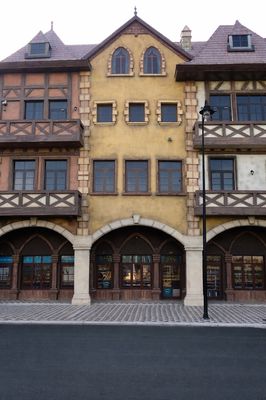 Cho thuê căn Shophouse màu vàng nằm chính giữa tại Vinwonders