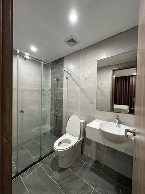 Cho thuê căn hộ 2PN2WC Vinhomes Grand Park full nội thất view hồ bơi