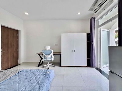 Căn hộ full nội thất CAO CẤP có ban công lớn CMT8, Tân Bình - Q10 - Q3