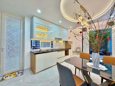 Cho thuê nhà nguyên căn cao cấp Huỳnh Văn Bánh