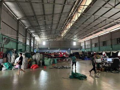 Cho thuê xưởng dt 3.300m2 giá 170tr Hiệp Thành Q12