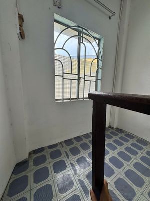 Cho thuê nhà nguyên căn nhỏ, 2 lầu, 2pn, hẻm 686 CMT8, Giá 3,6tr/th