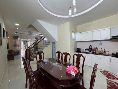 CHO THUÊ NHÀ 3 TẦNG – NGUYỄN TRUNG TRỰC, ĐÀ LẠT  🛏️ 3 phòng ngủ – kết
