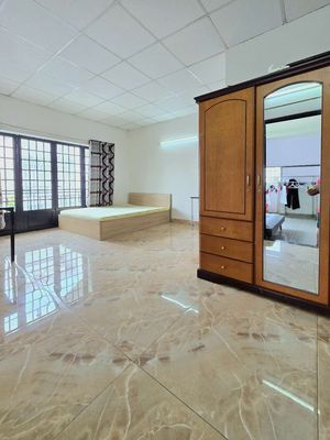 Ban công SÂN VƯỜN  diện tích phòng 50m2 chill cùng nắng sáng và gió