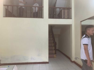 Cho thuê nhà ở Phúc diễn 40mx3 tầng, 3 pn, oto đỗ cửa