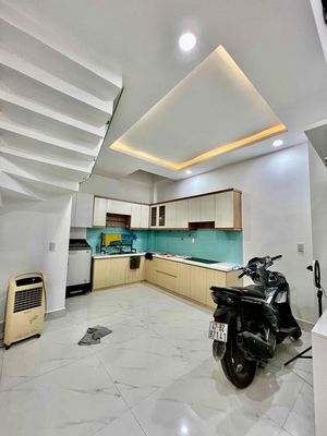 Cho Thuê Nhà Mới DT 180m2 1Trệt 3Lầu 4Pn 3Wc Sẳn Nội Thất Ngay Cầu Đồg