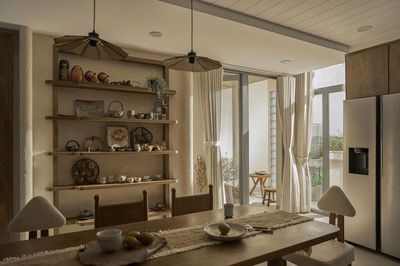 CHỦ NHÀ TỰ THIẾT KẾ - ĐỂ LẠI CHO THUÊ 2 TẦNG TRONG NHÀ NGUYÊN CĂN ĐẸP
