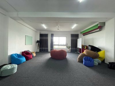 Cho thuê văn phòng tầng 4 diện tích lớn giá 13 triệu - Vạn Phúc City