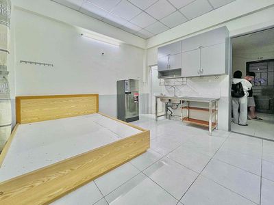 CĂN HỘ ĐẦY ĐỦ NỘI THẤT CÓ BAN CÔNG - THANG MÁY GẦN NGÃ TƯ BỐN XÃ