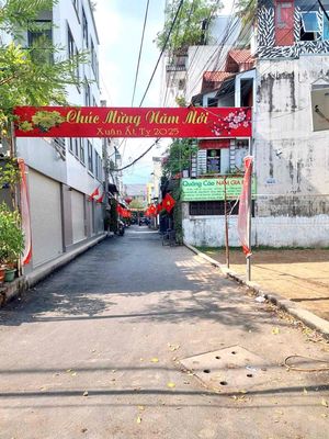 Nhà nguyên căn ngay chợ Hiệp Bình có nội thất - Giáp đường PVĐ