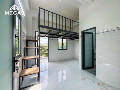 KHAI TRƯƠNG PHÒNG CÓ GÁC NGAY CẦU VƯỢT NGÃ TƯ GA