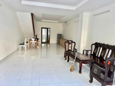 Cho thuê nhà 3 lầu full nội thất ngay Aeon Tân An